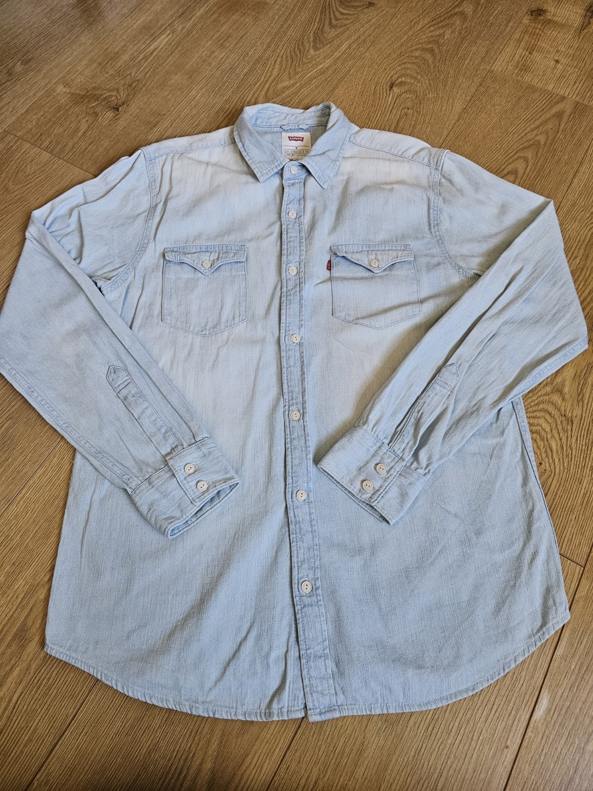 Levi's Chambray Denim Shirt Medium Light Wash Blue Long Sleeve Button Up Mens