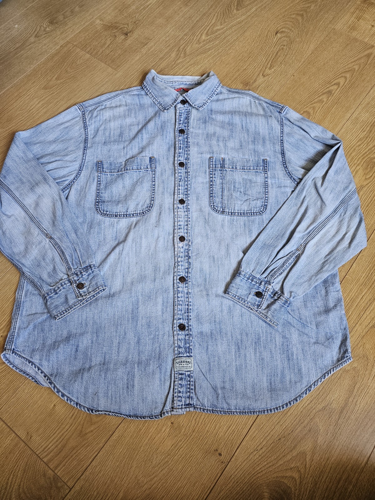 Signature Levi Strauss Co Denim Chambray Shirt Mens XL Blue Long Sleeve Button