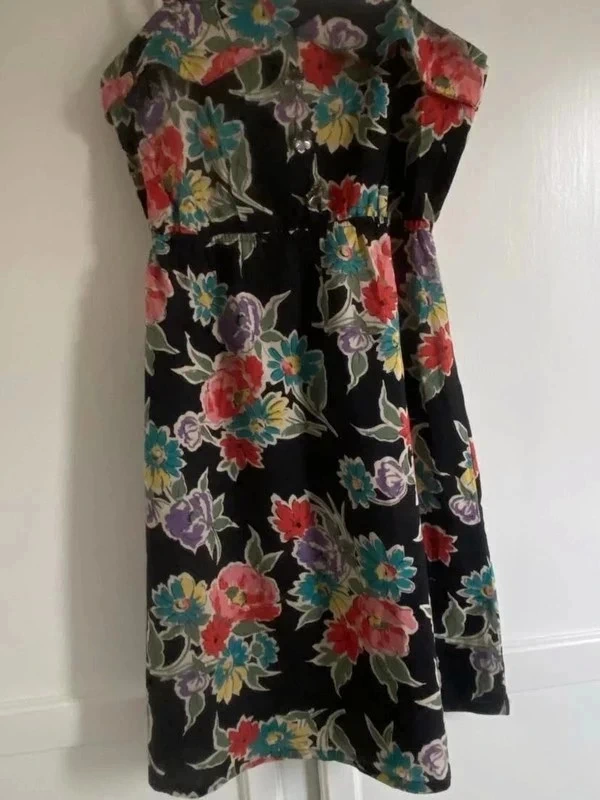 Summer Beach Dress, Daisy Print, Ideal for Beach Holidays, Size 8