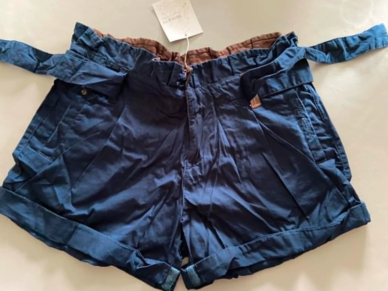 Women's Henleys Shorts, Navy Blue, size 10, measurements in listing