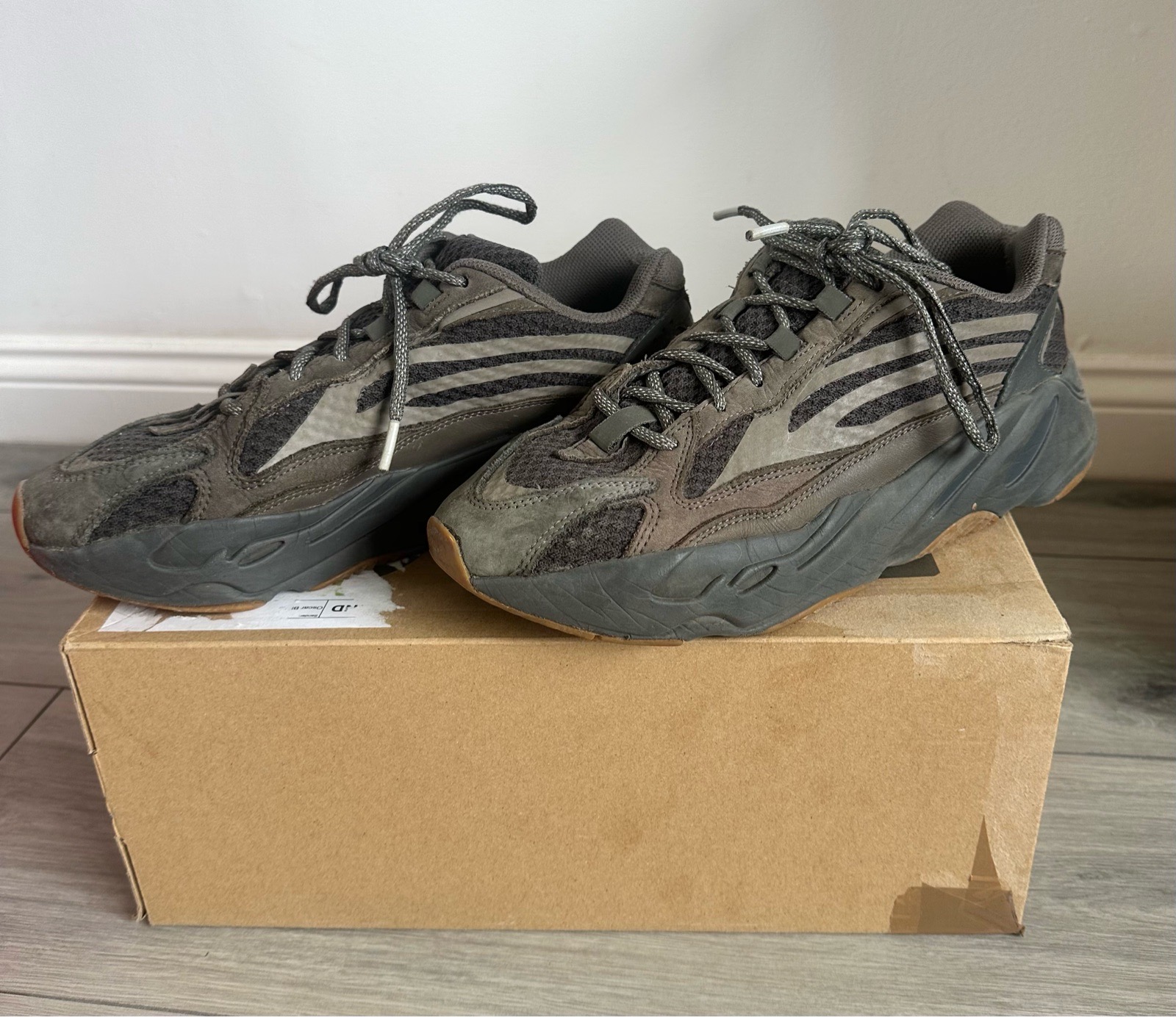 Men’s Yeezy Boost 700 V2 Geode UK 9.5 Great Condition Authentic