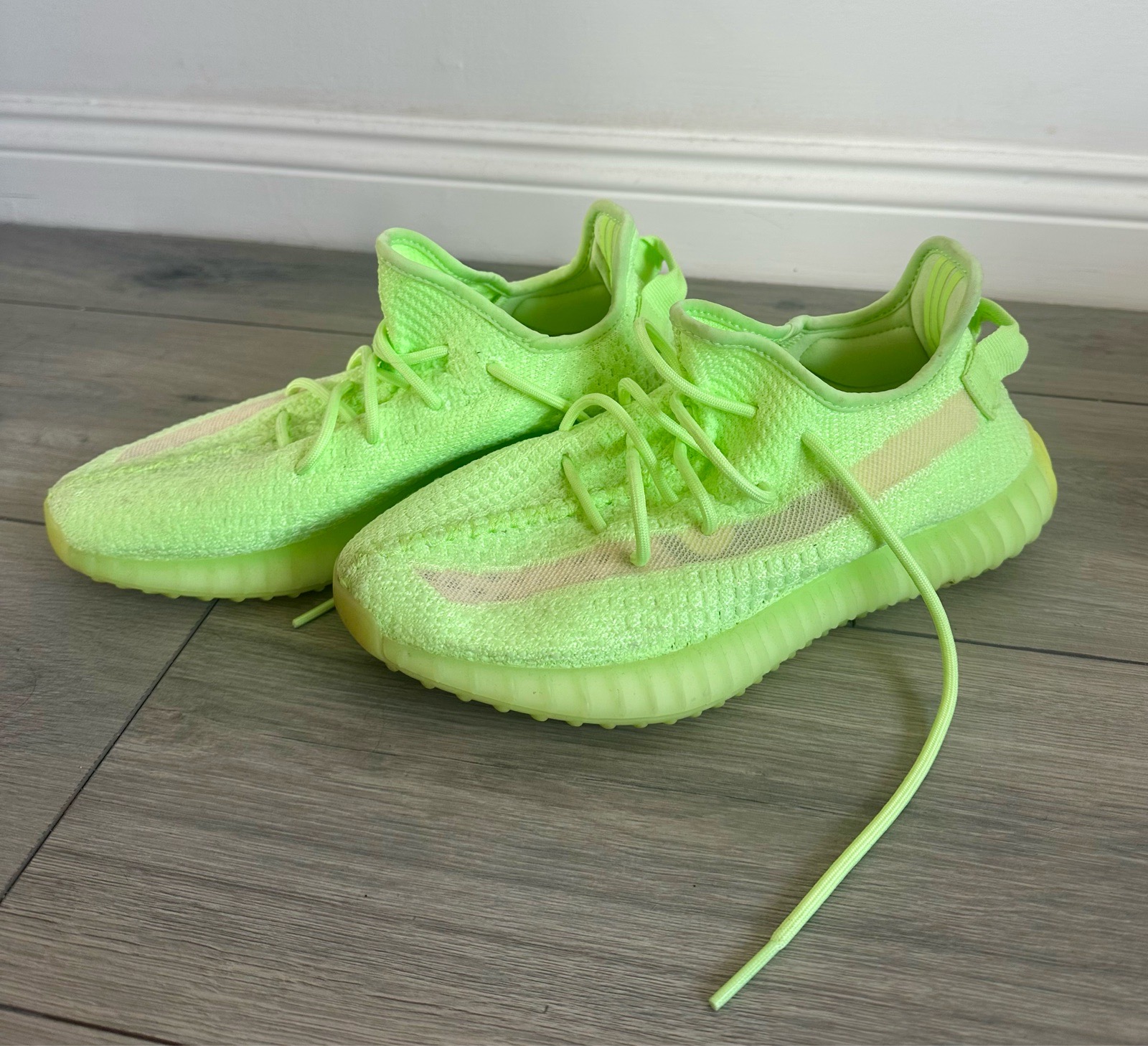 Men’s Adidas Yeezy Boost 350 V2 'Glow' In Dark Neon Green Men's UK 7.5