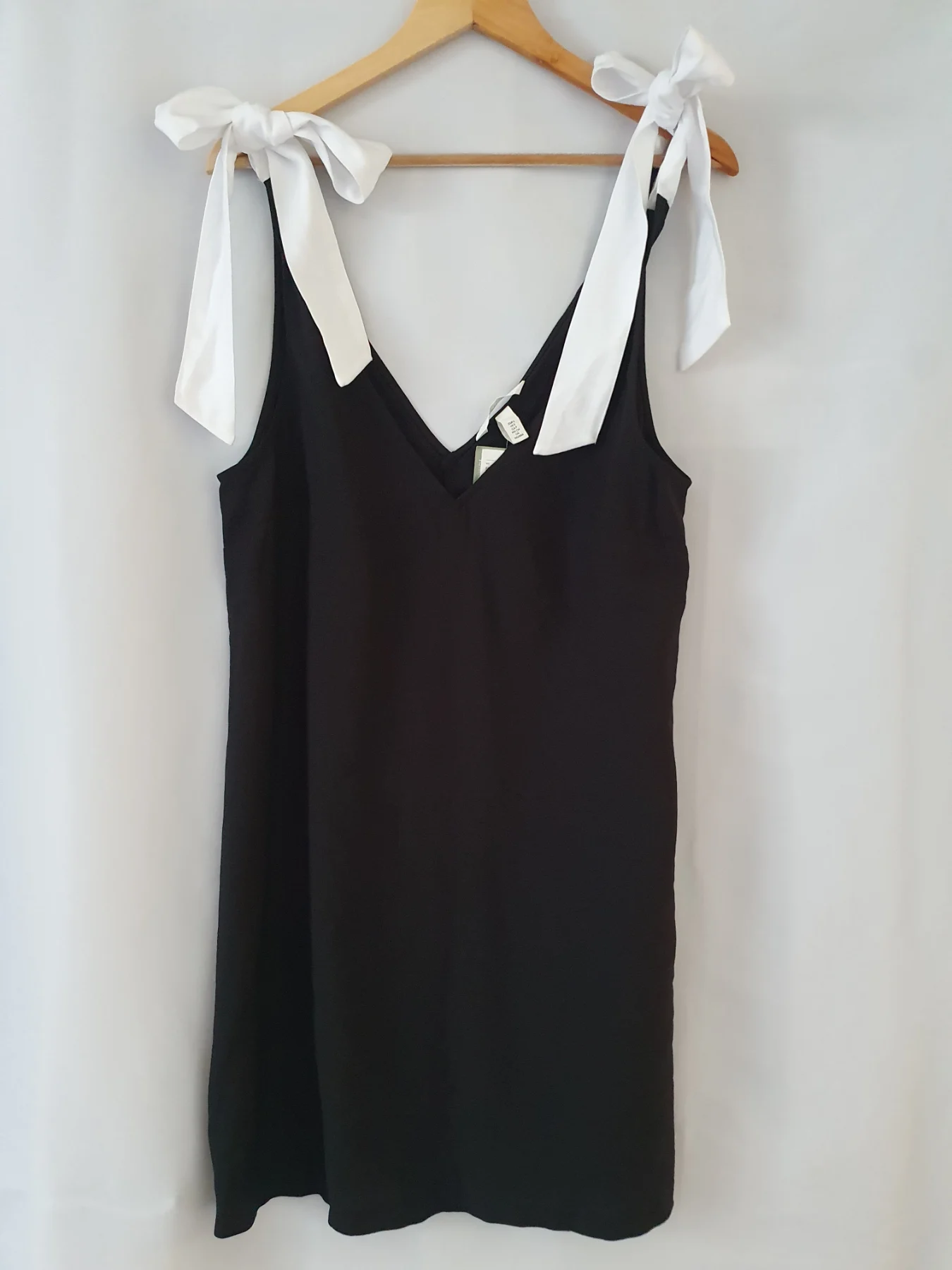 H&M Black White Bow Tie Shoulder Mini V Neck Dress Size Small 8 10 New With Tags