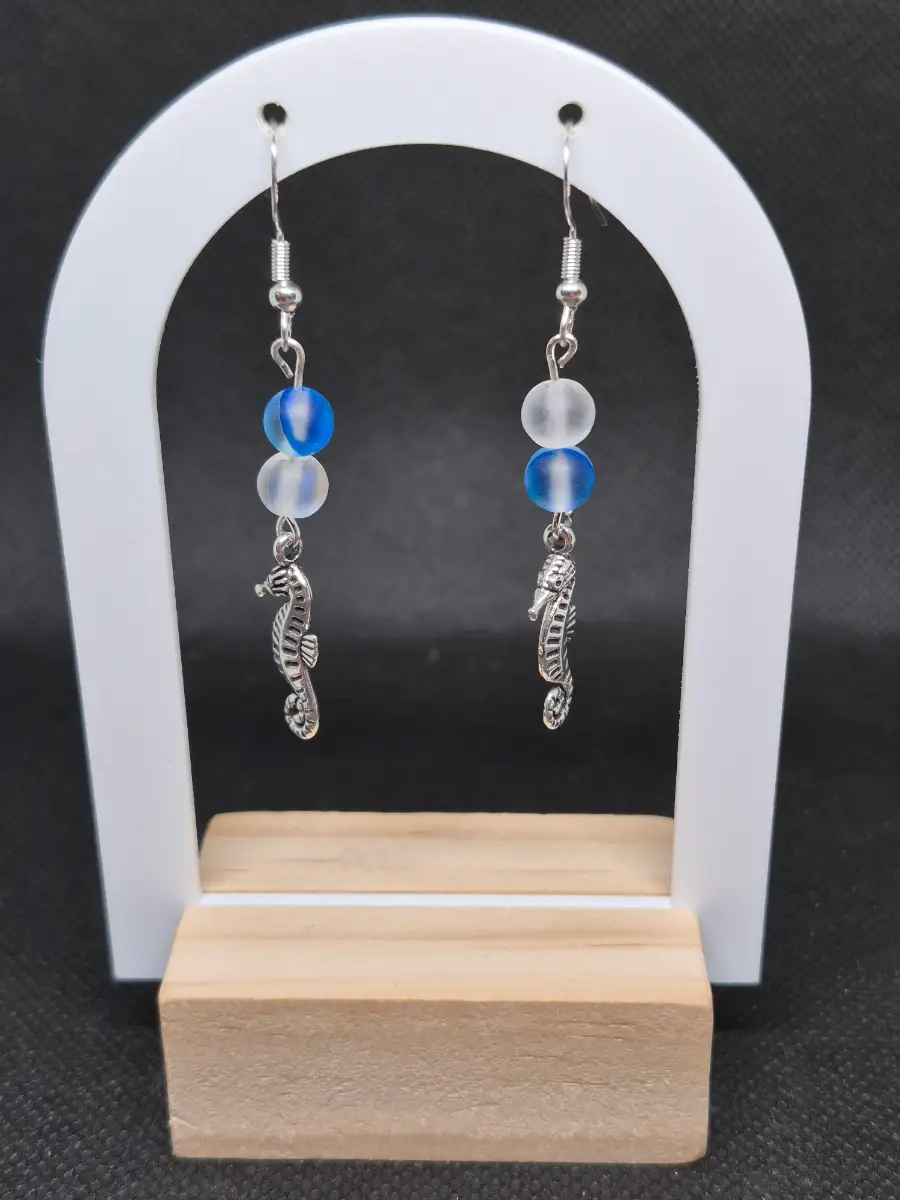 Sea horse with glass beads