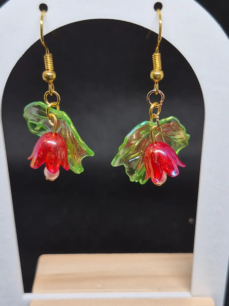 Red acrylic droplets a s green leaves