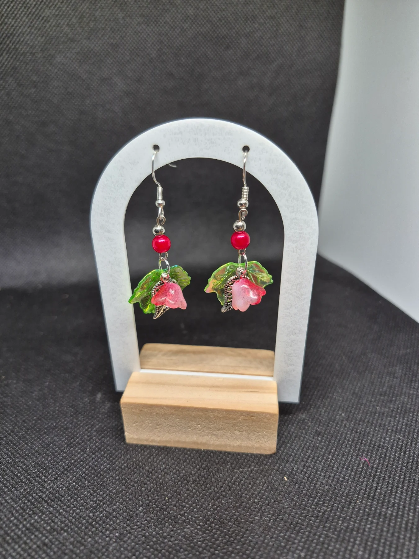 Red flower droplets with acrylic leavess