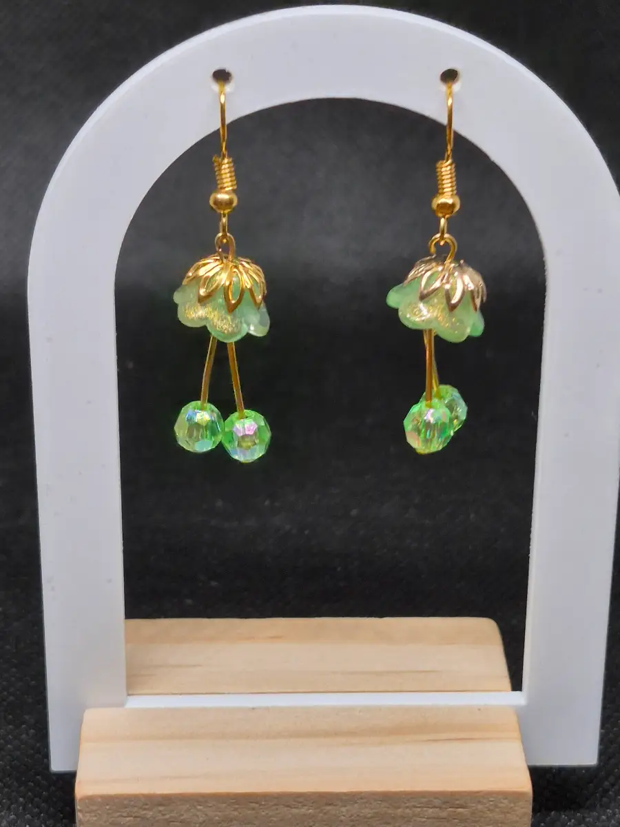 Acrylic green flower droplets