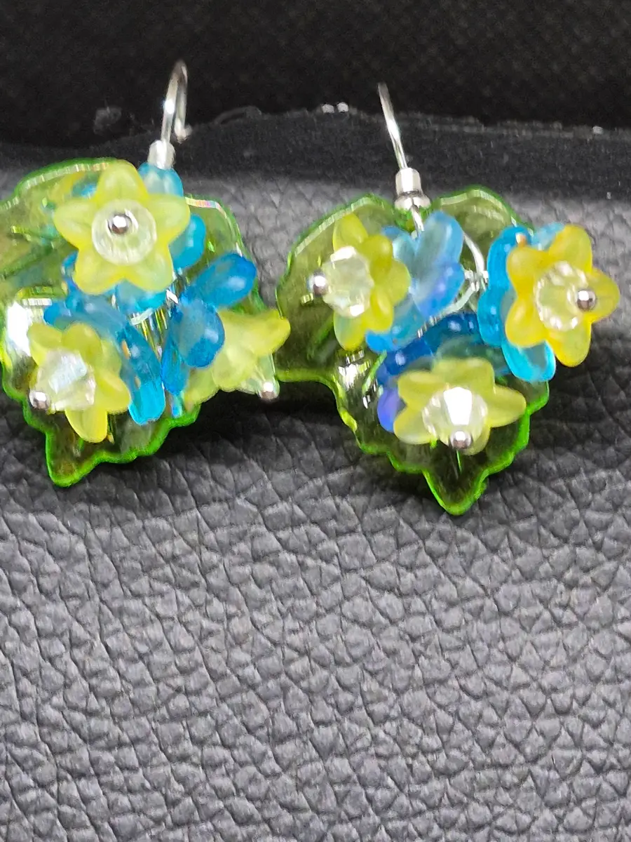 Acyrlic green leaves with flower droplets