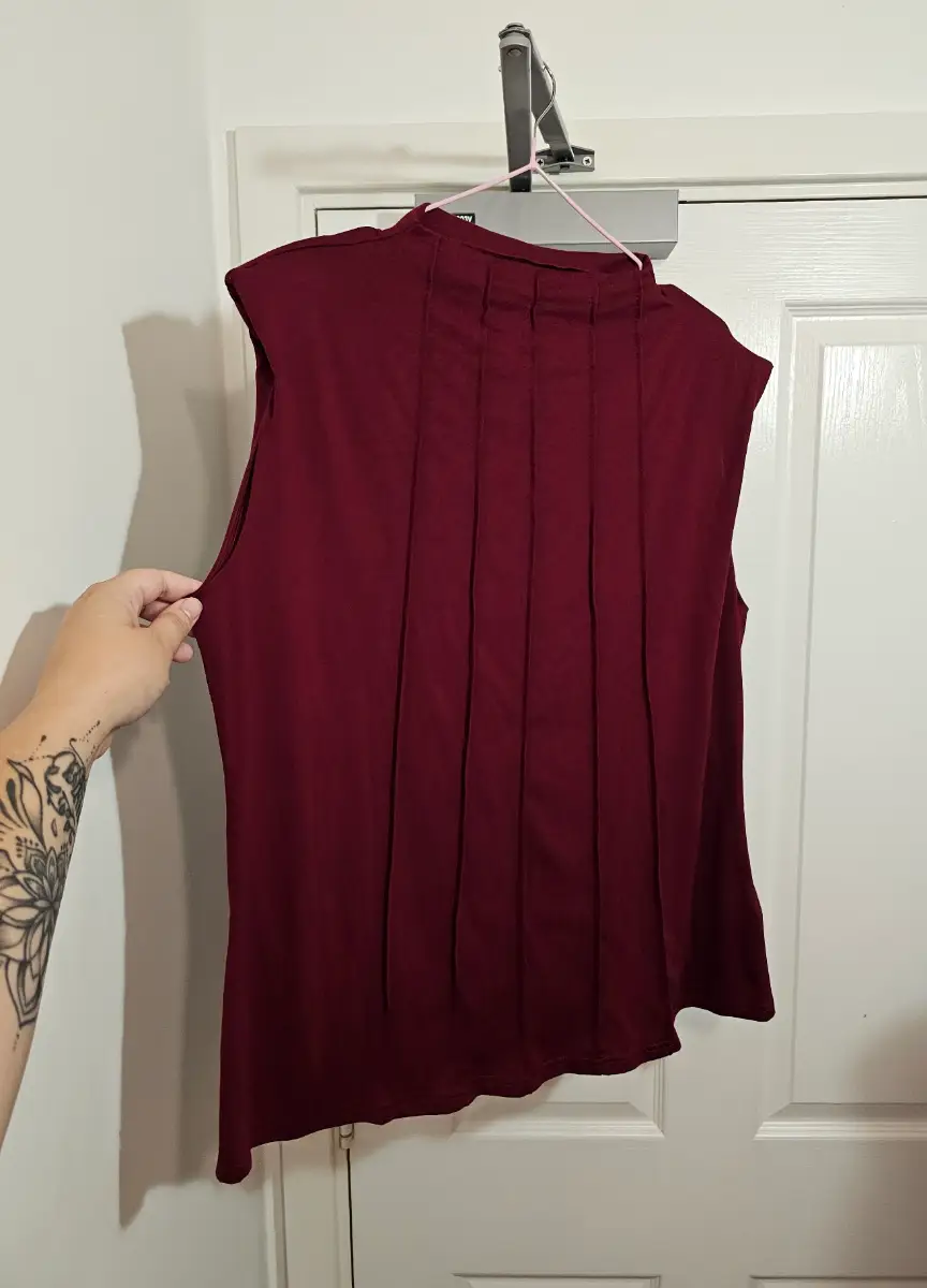 SHEIN Curve Burgundy Pintuck Muscle Tee / Sleeveless Top, Plus Size 1XL