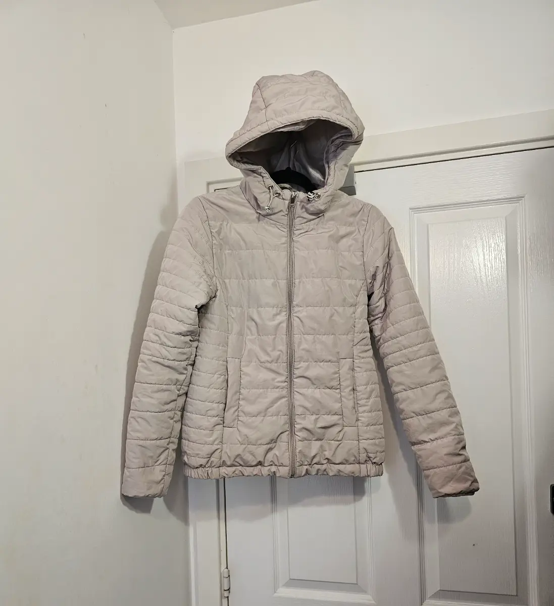 New Look Light Grey Lightweight Puffer Jacket, Size 8 (Gorpcore / Clean Girl)