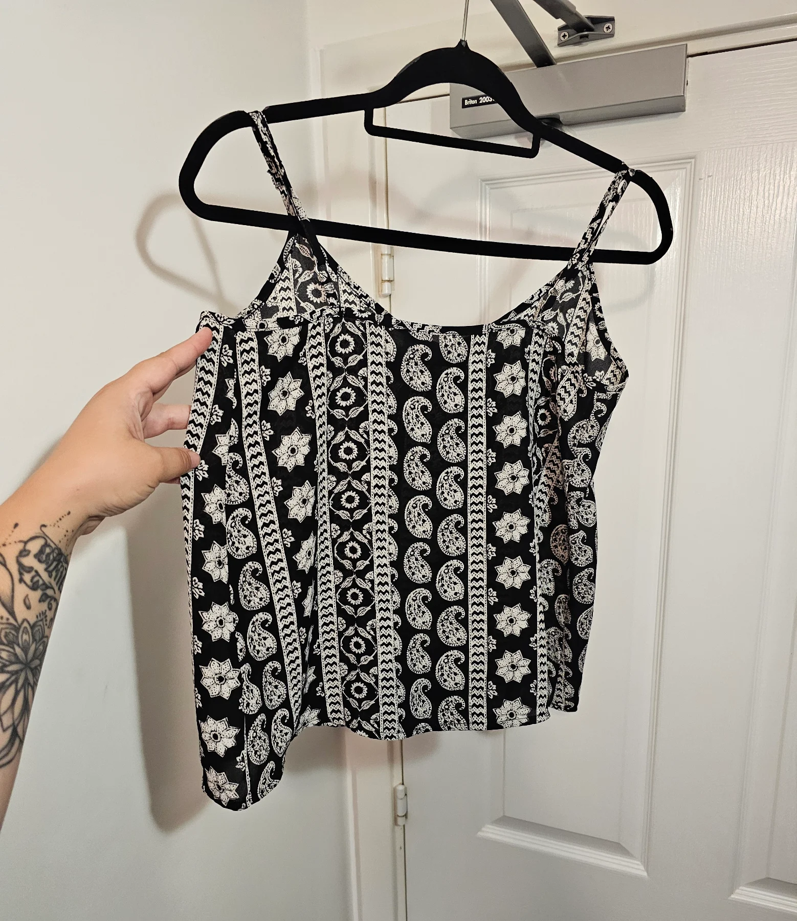 Hollister Black & White Paisley Pattern Strappy Boho Cami Top, Size S