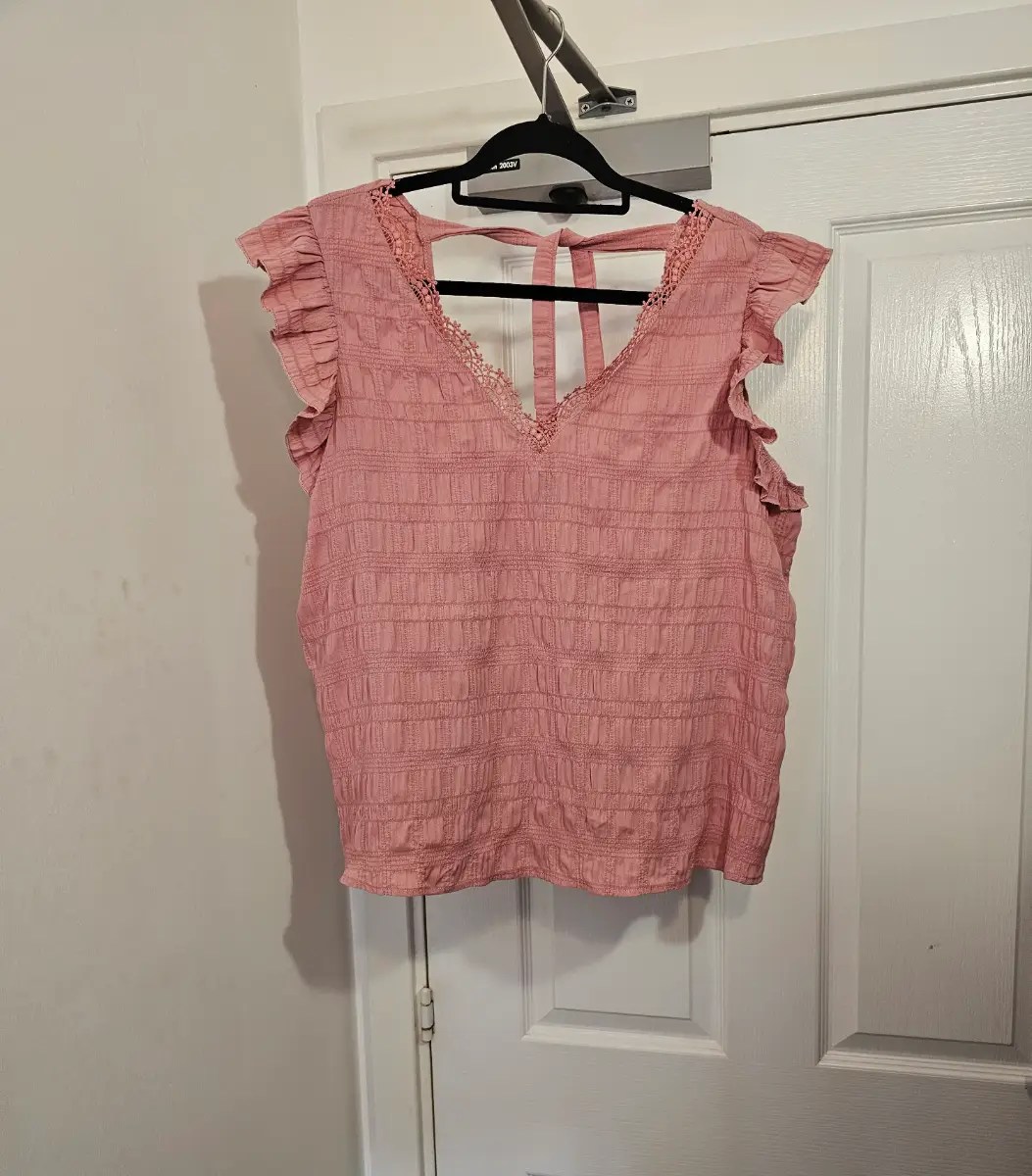 SHEIN Curve Dusty Pink Textured Ruffle Top, Size XL / 12 / 16