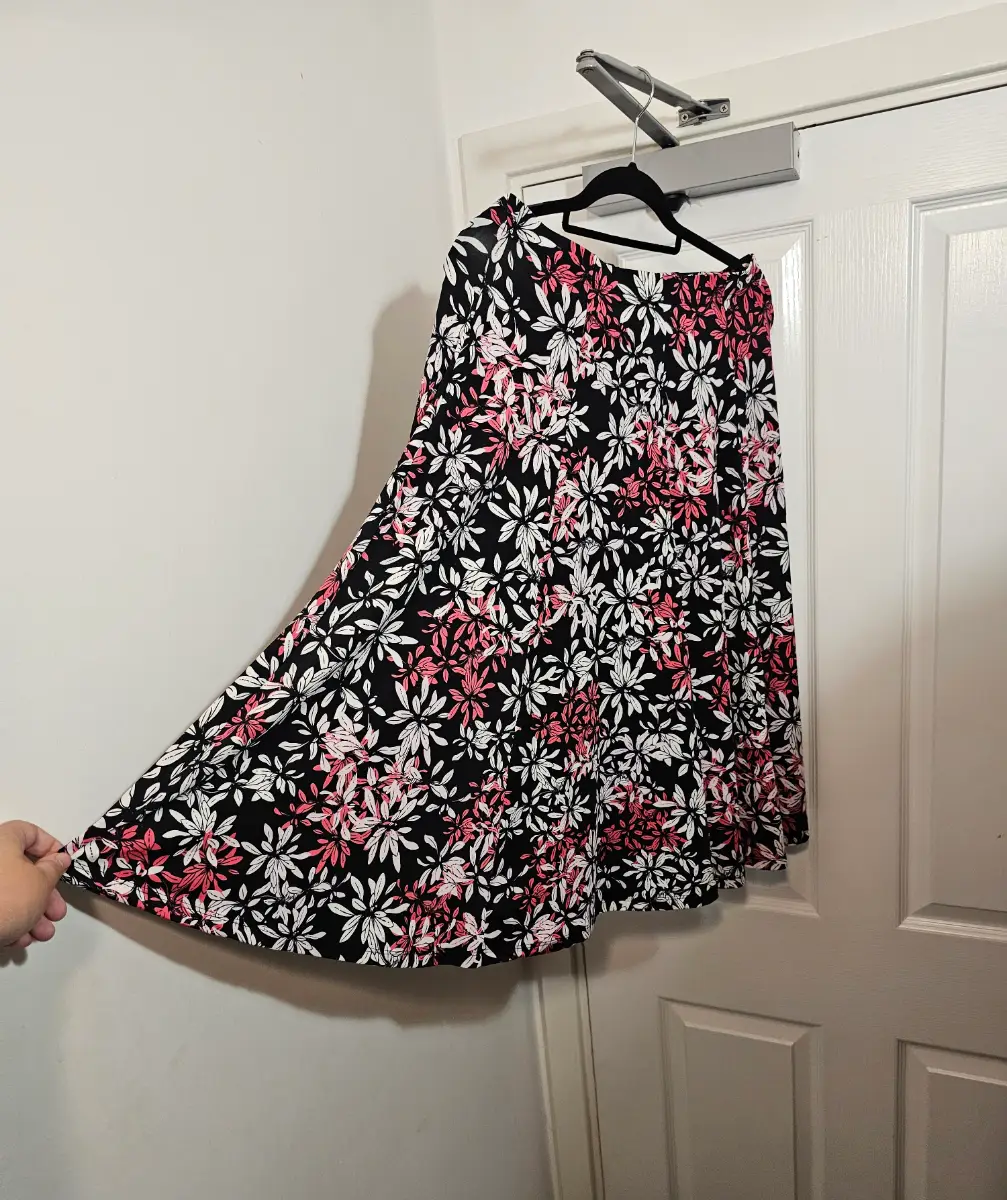 Floral Leaf Midi Skirt Black Pink White A-Line, Size M / L 12 14