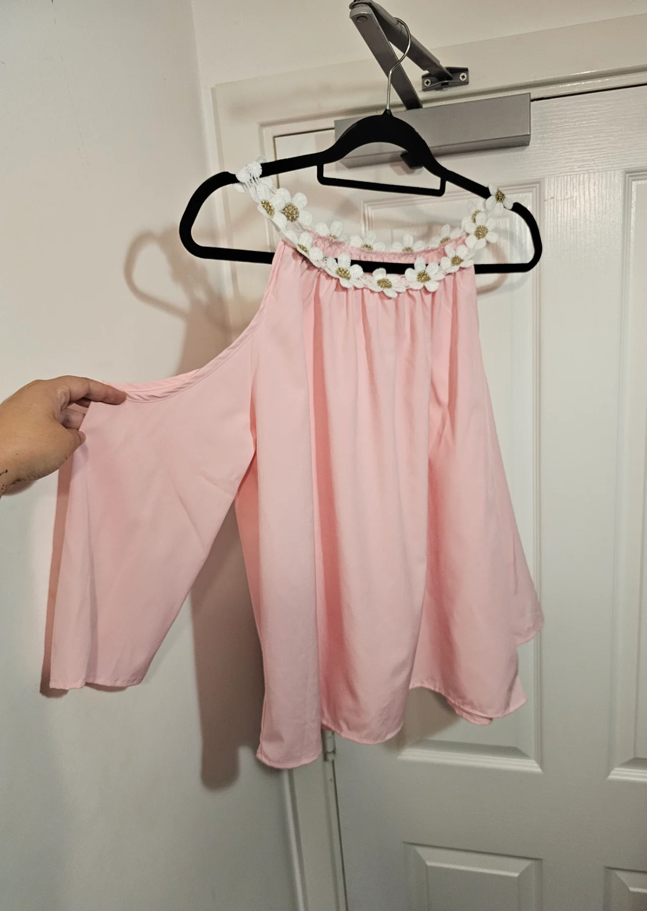 Cute Peach Pink Daisy Halter Cold-Shoulder Swing Top, Size L