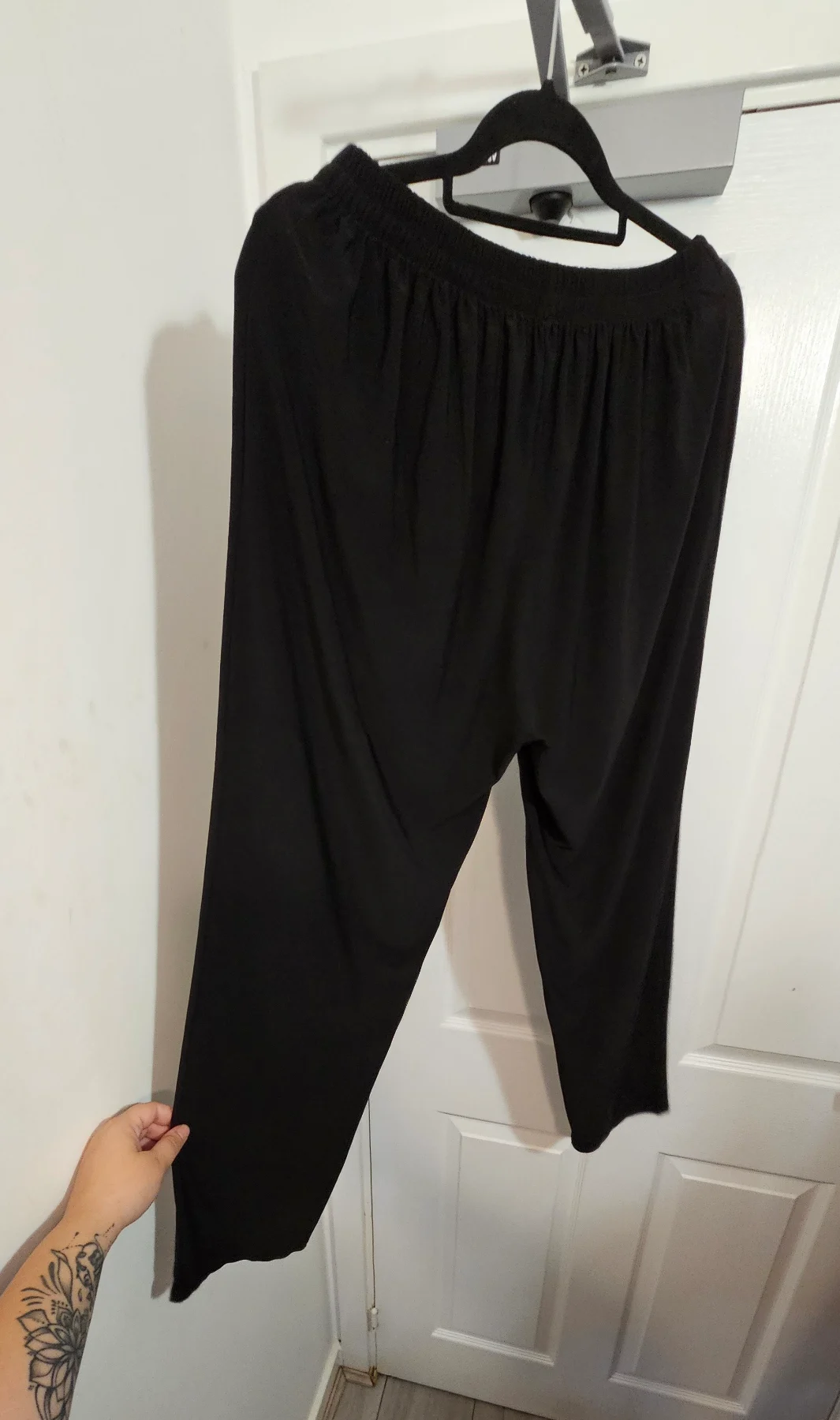 Relaxed Black Straight Leg Pull-On Trousers (Size M/L)