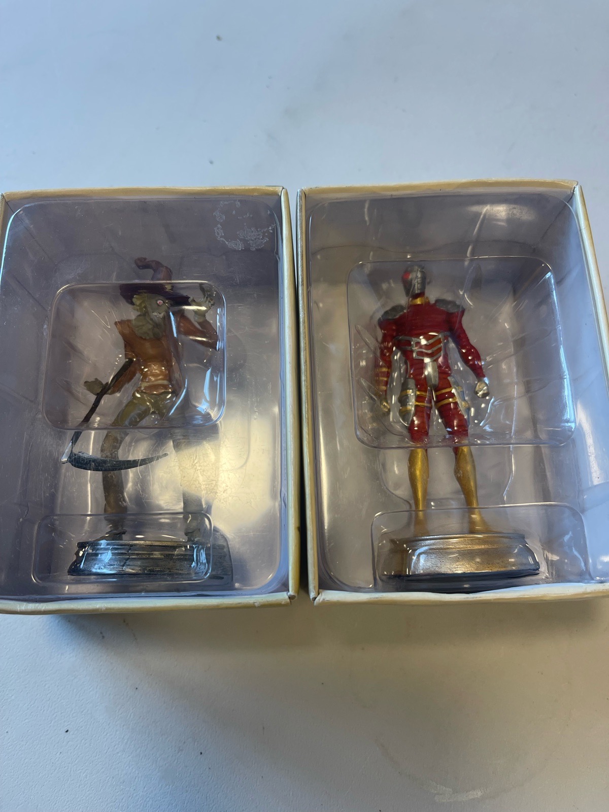 2x DC Comics chess pieces