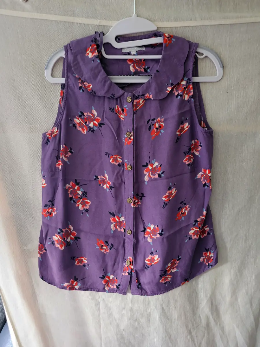 Red Herring purple sleeveless top with floral print
