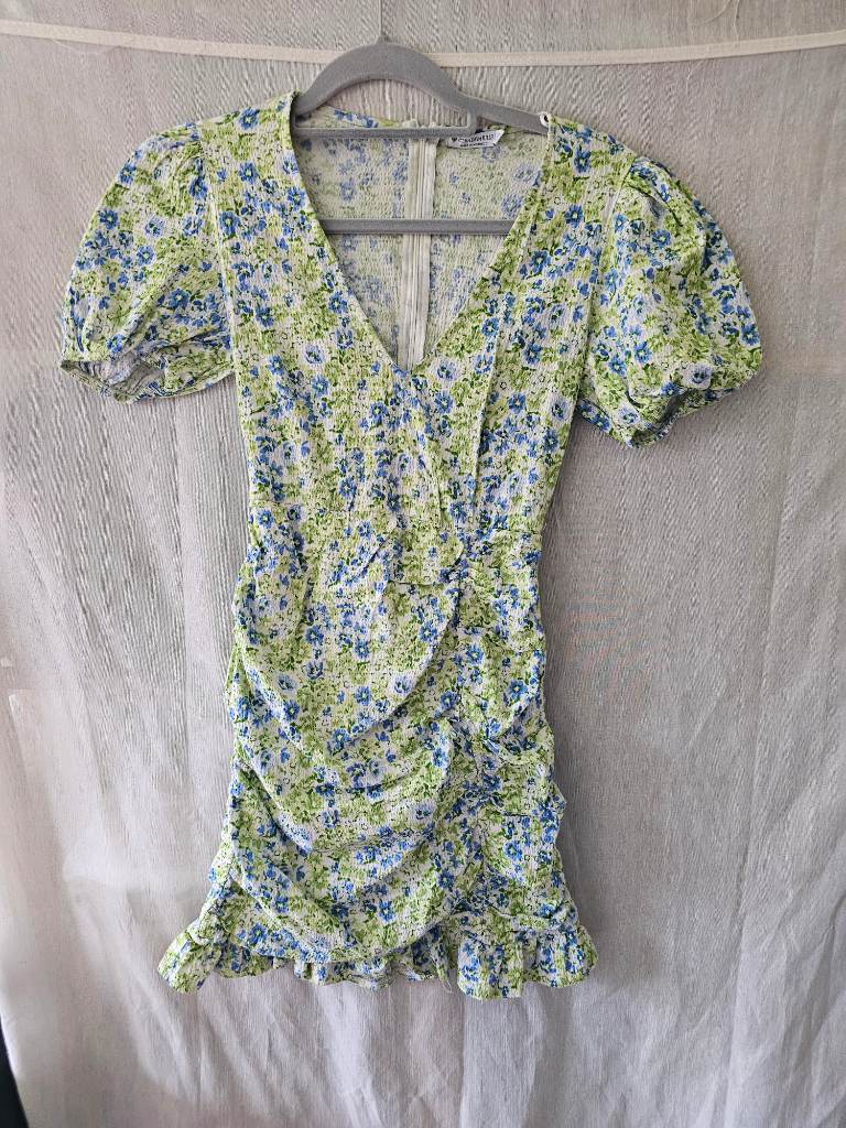 stradivarius floral dress with ruching. size xs