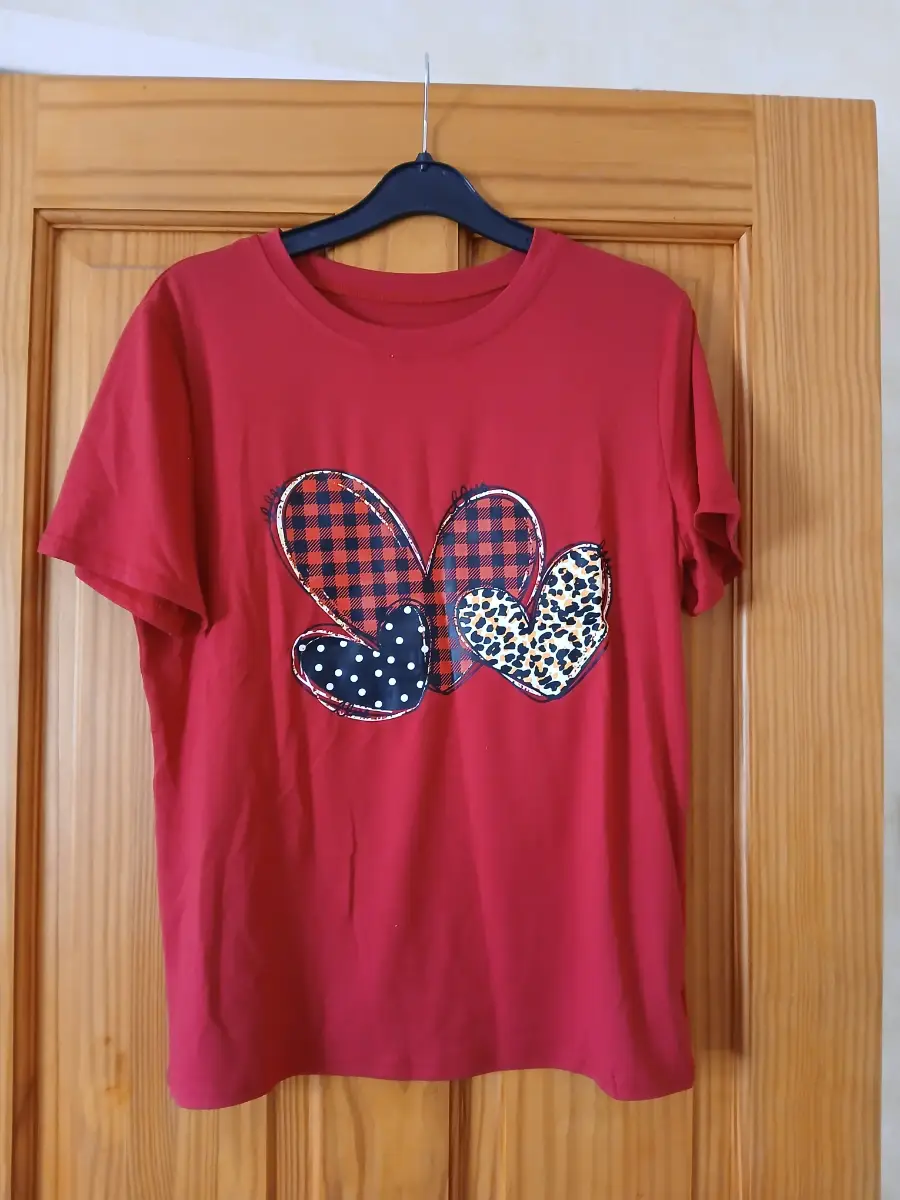 Ladies red t-shirt with heart print on front