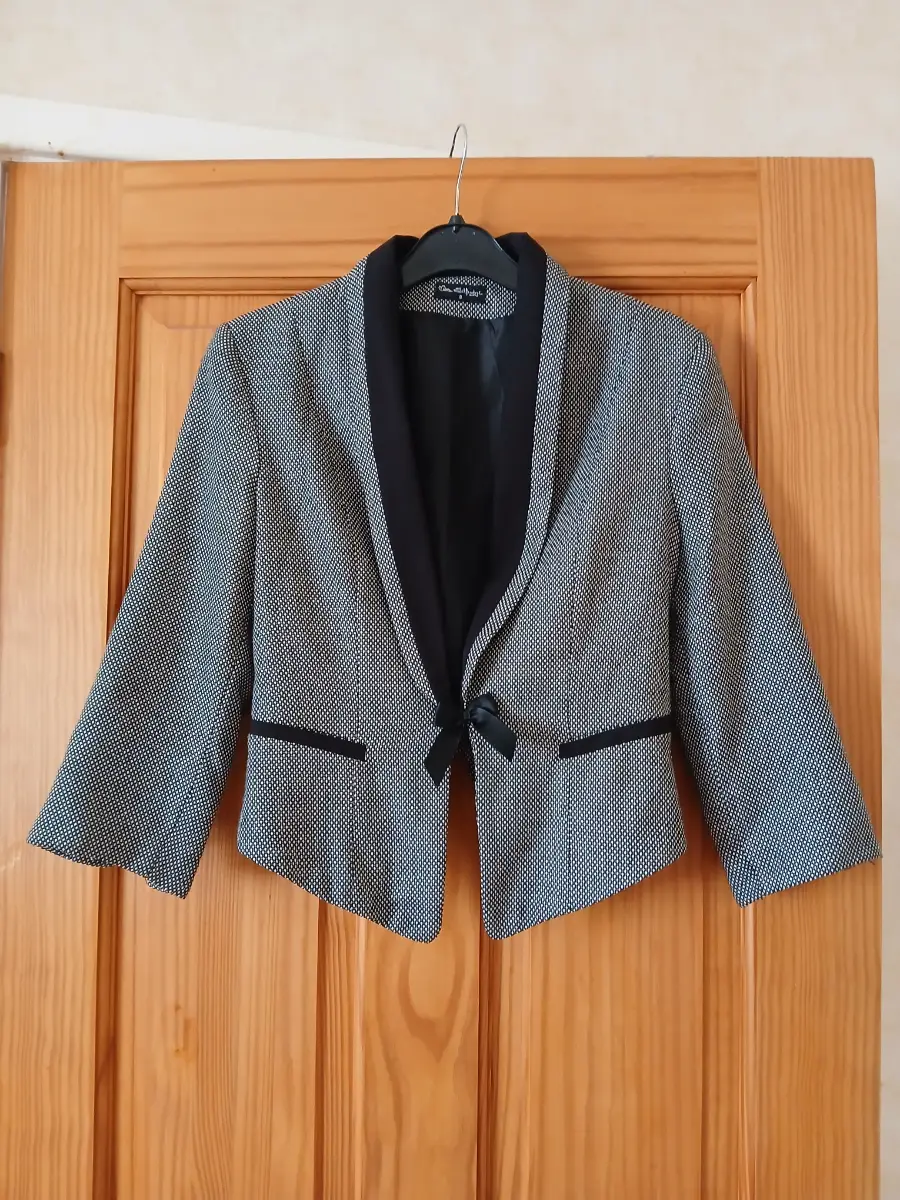Ladies cropped jacket with bow