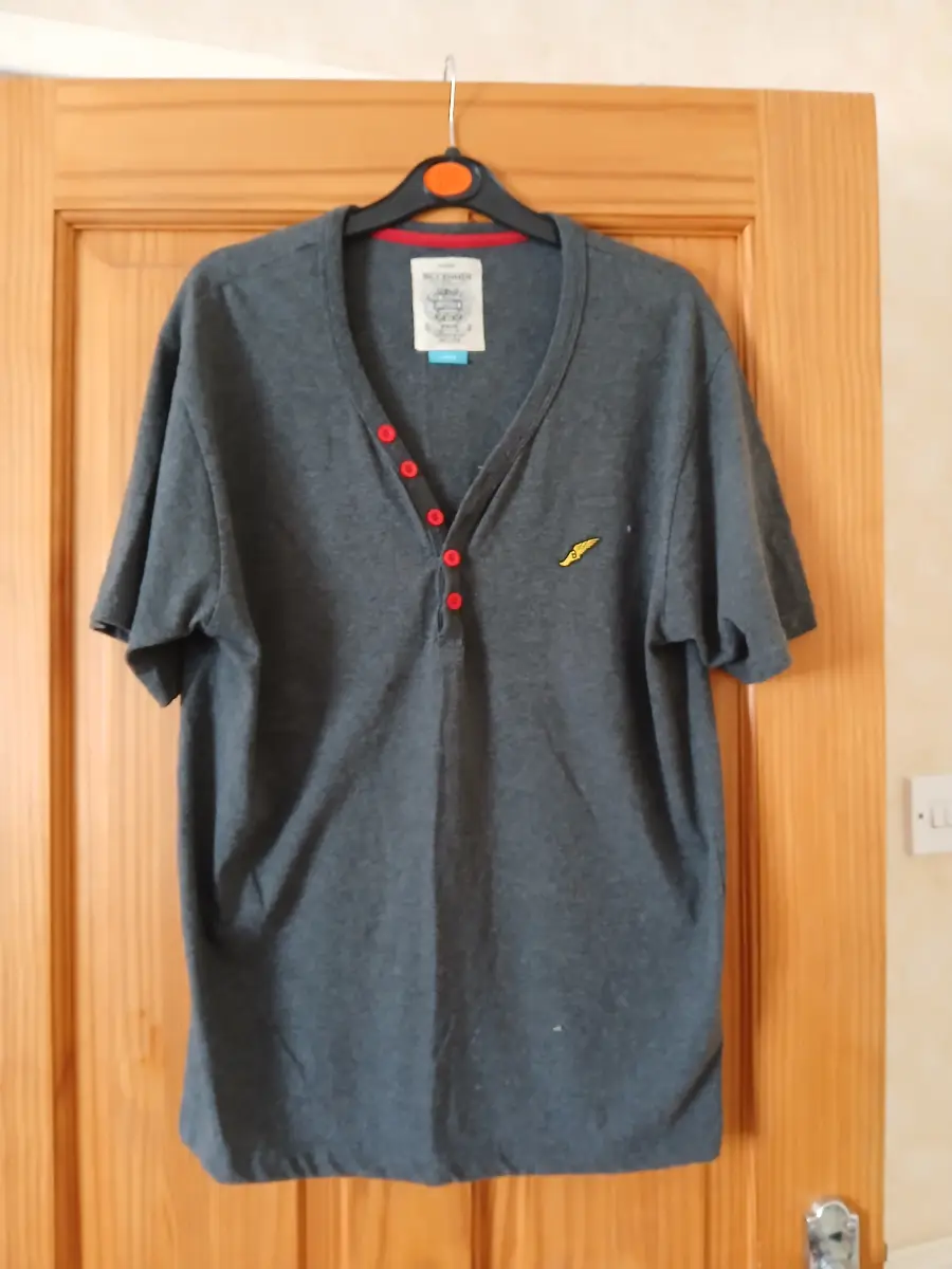 Men's dark grey v neck t-shirt