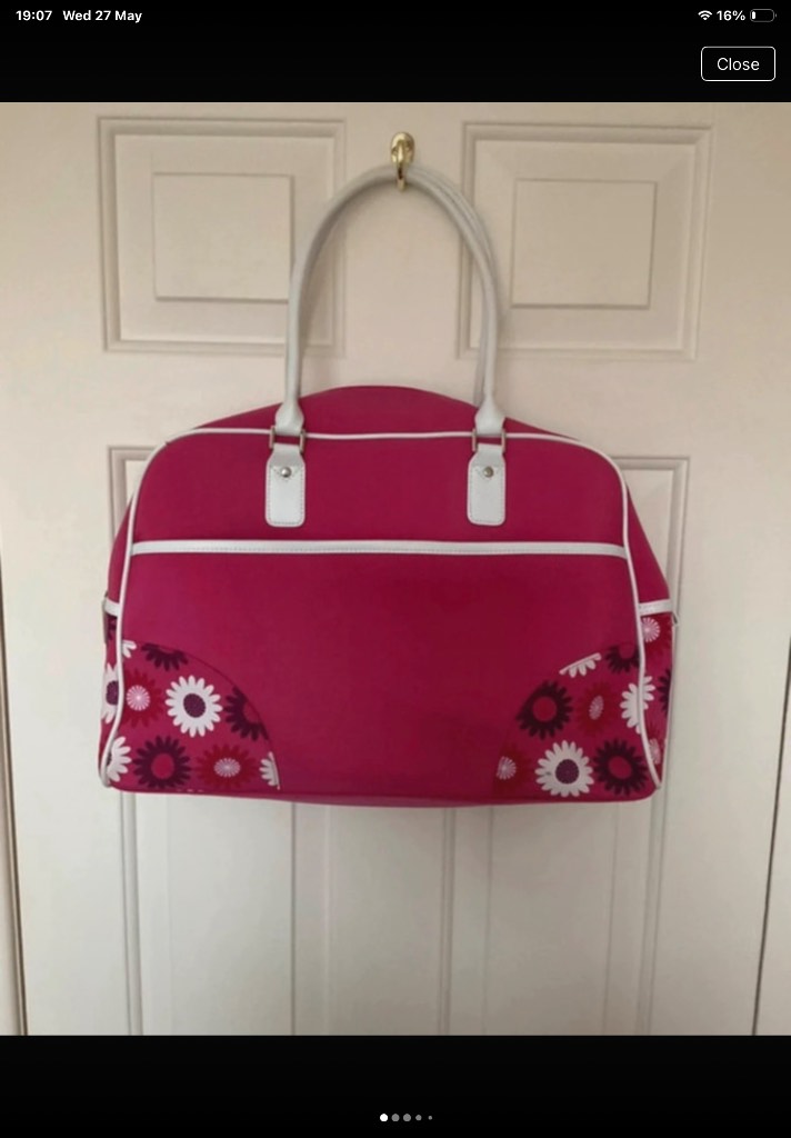 Cosmopolitan Pink travel/weekend/holdall/gym bag