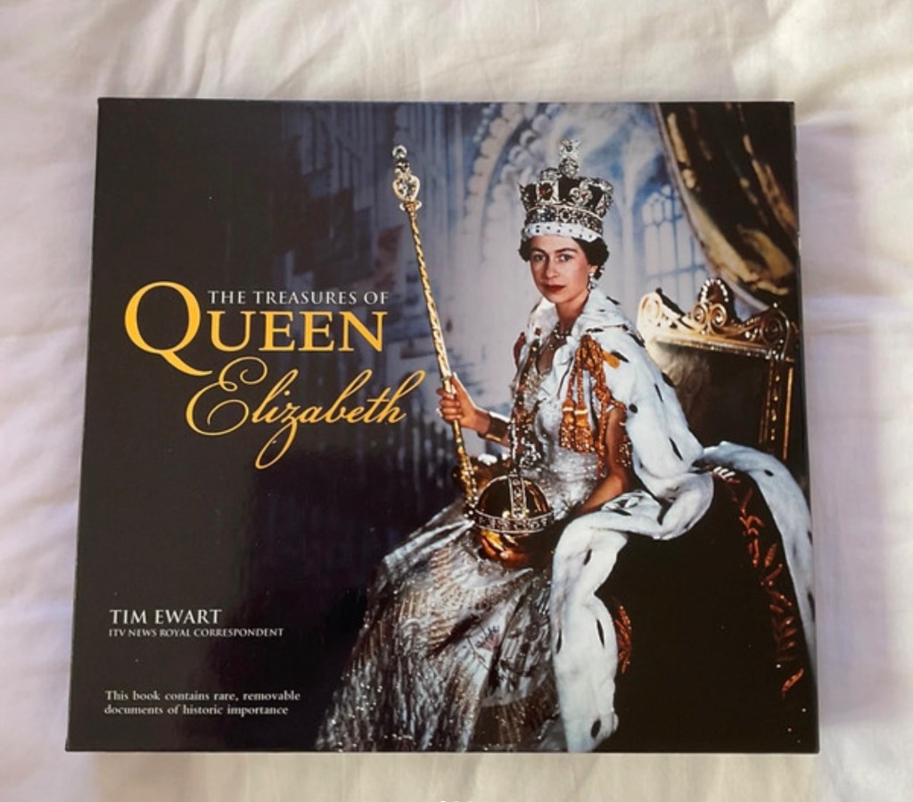The treasures of queen Elizabeth by Tim Ewert