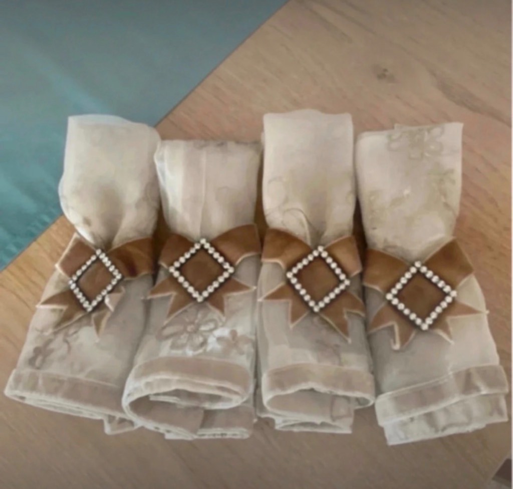 Lene Bjerre Beautiful fine embroidered napkins with velvet/ diamanté holders
