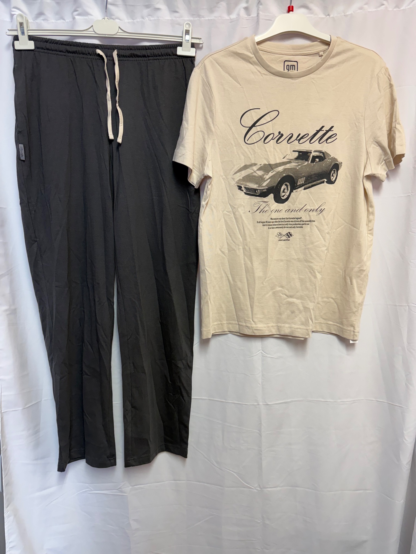 TU GM Corvette Graphic T-Shirt & Black Lounge Trousers Set – Size S