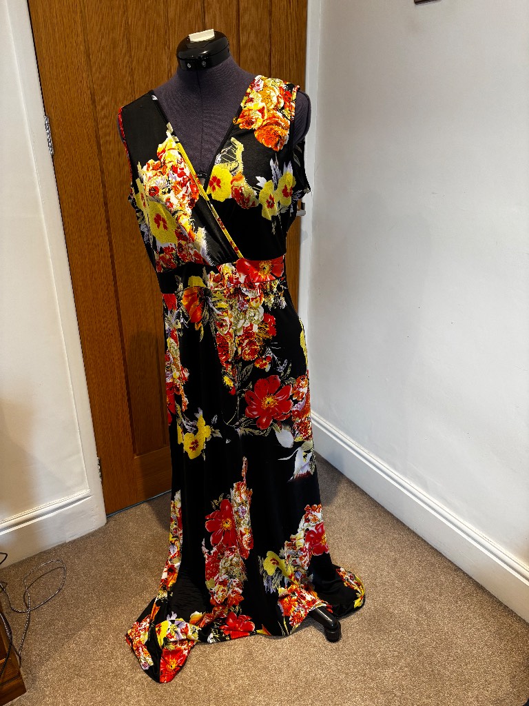Vibrant Floral Maxi Dress Size M | Perfect for Summer Weddings, Tropical Cruises, & Garden Parties