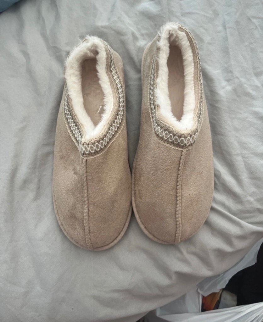 Beige slippers