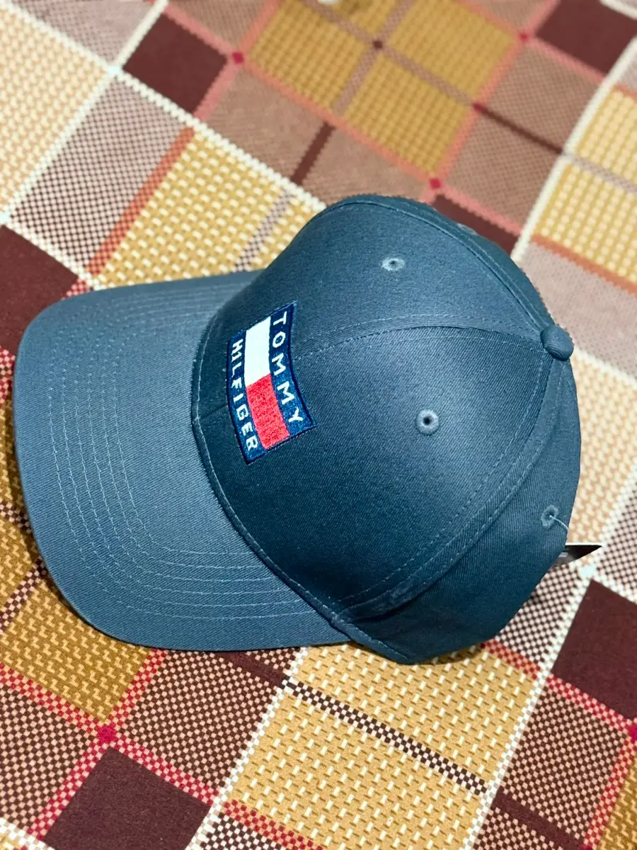 Tommy Hilfiger Vintage Logo Baseball Cap – Grey – Excellent Condition
