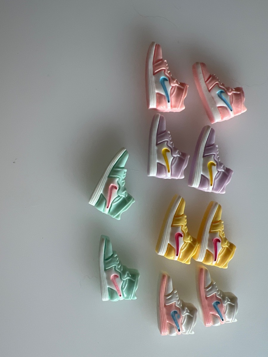 Resin trainer flatback charms mix colour