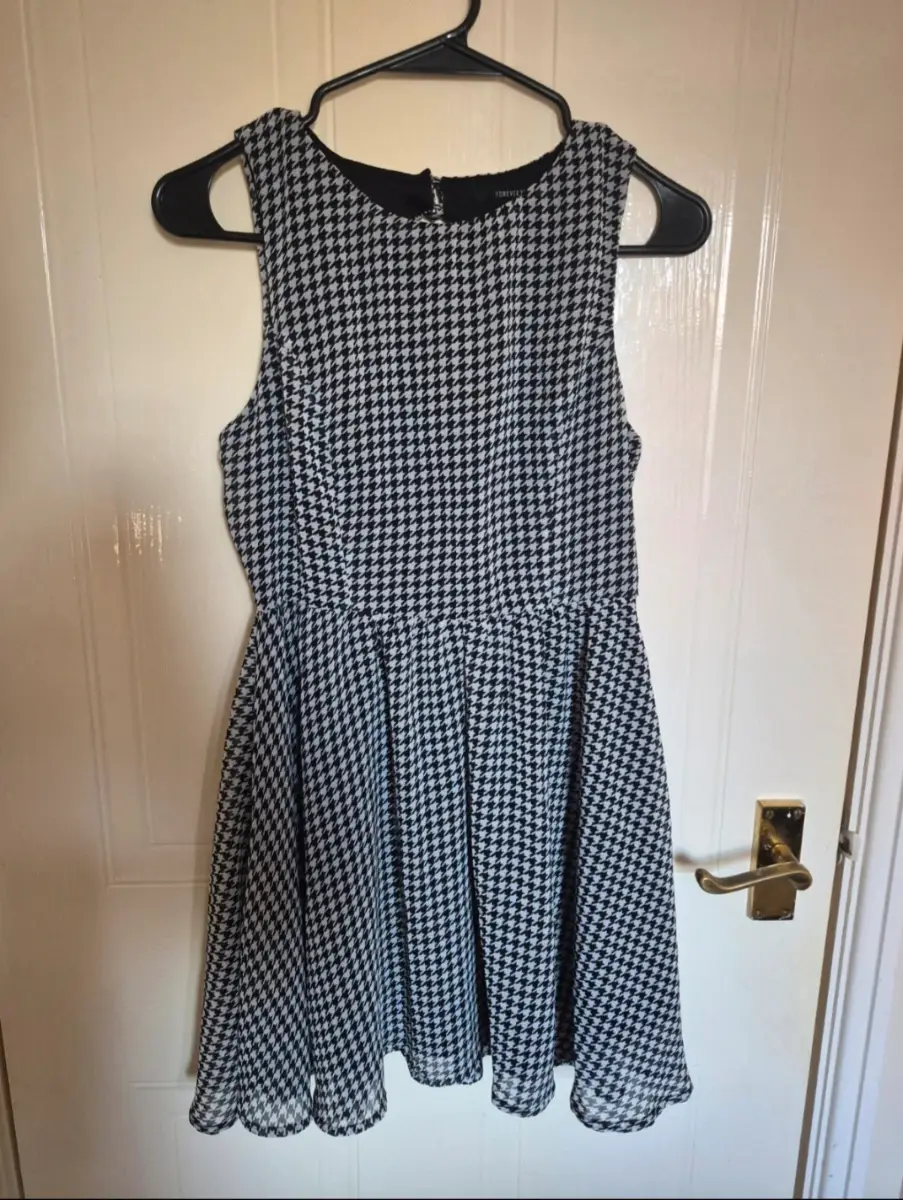 Forever 21 Black White Houndstooth Skater Dress Size S/8