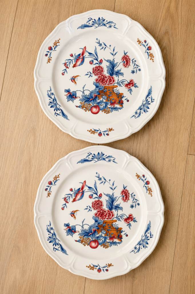 2 Wedgwood Queens Ware Williamsburg Potpourri Plate Ironstone Dinner Plates NK510