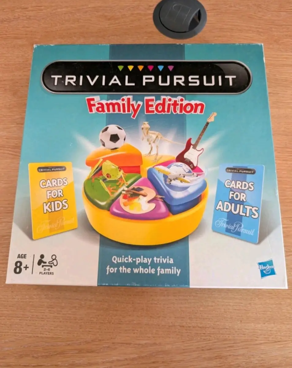 Vintage Trivial Pursuit Family Edition Board Game Hasbro Gaming 2014