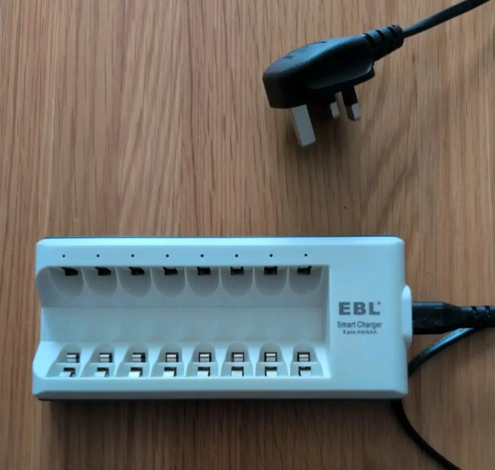 EBL Smart Charger 8 Bay AA & AAA Battery Charger C9042W