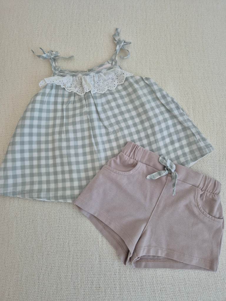 Baby girls gorgeous beige shorts and green summer top outfit 9-12 months