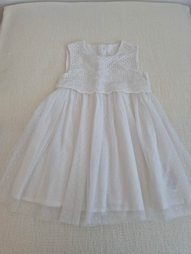 Gorgeous baby girls white party dress 12-18 months