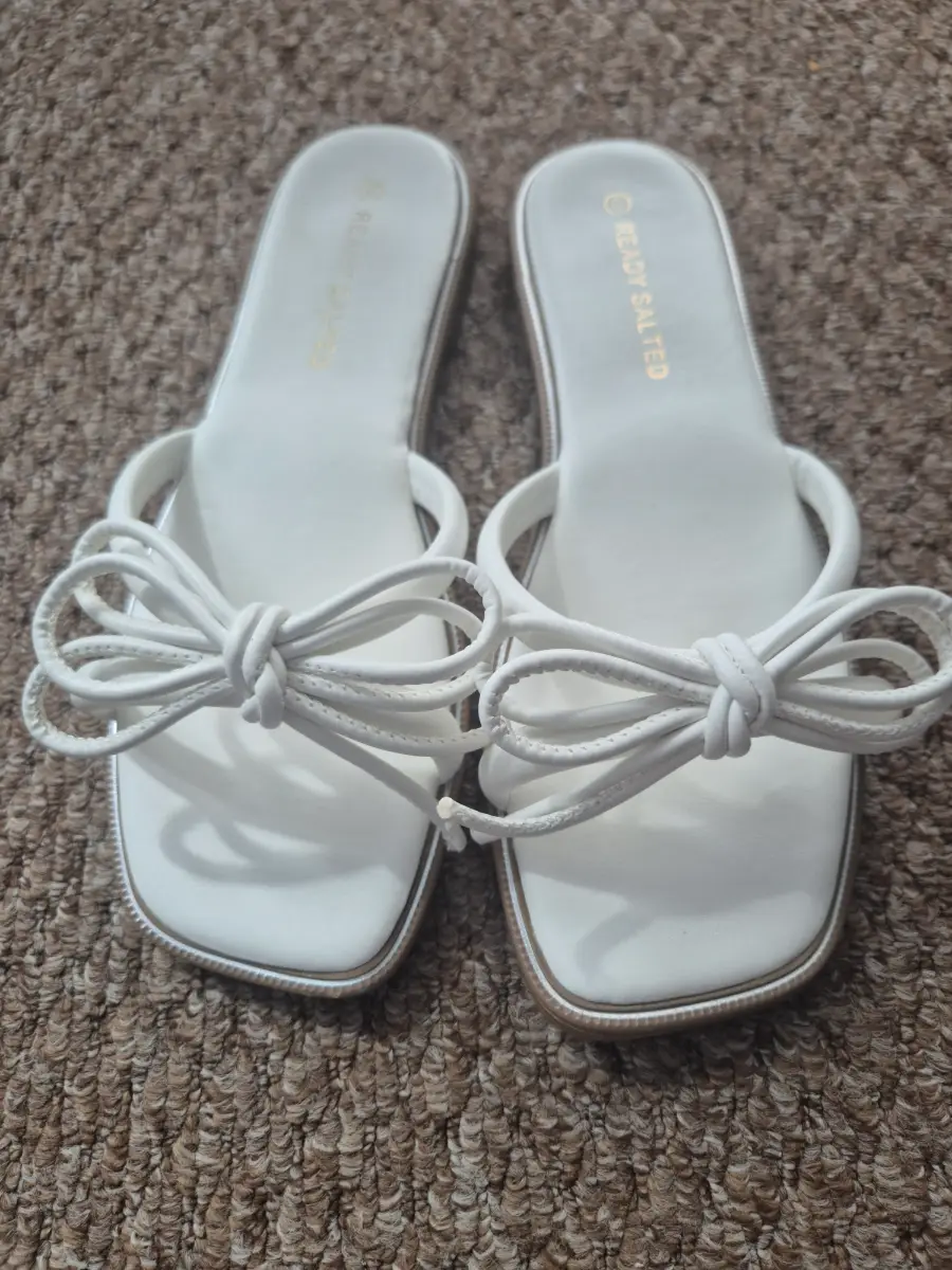 Ready Salted White Bow Slip On Slides Size 6