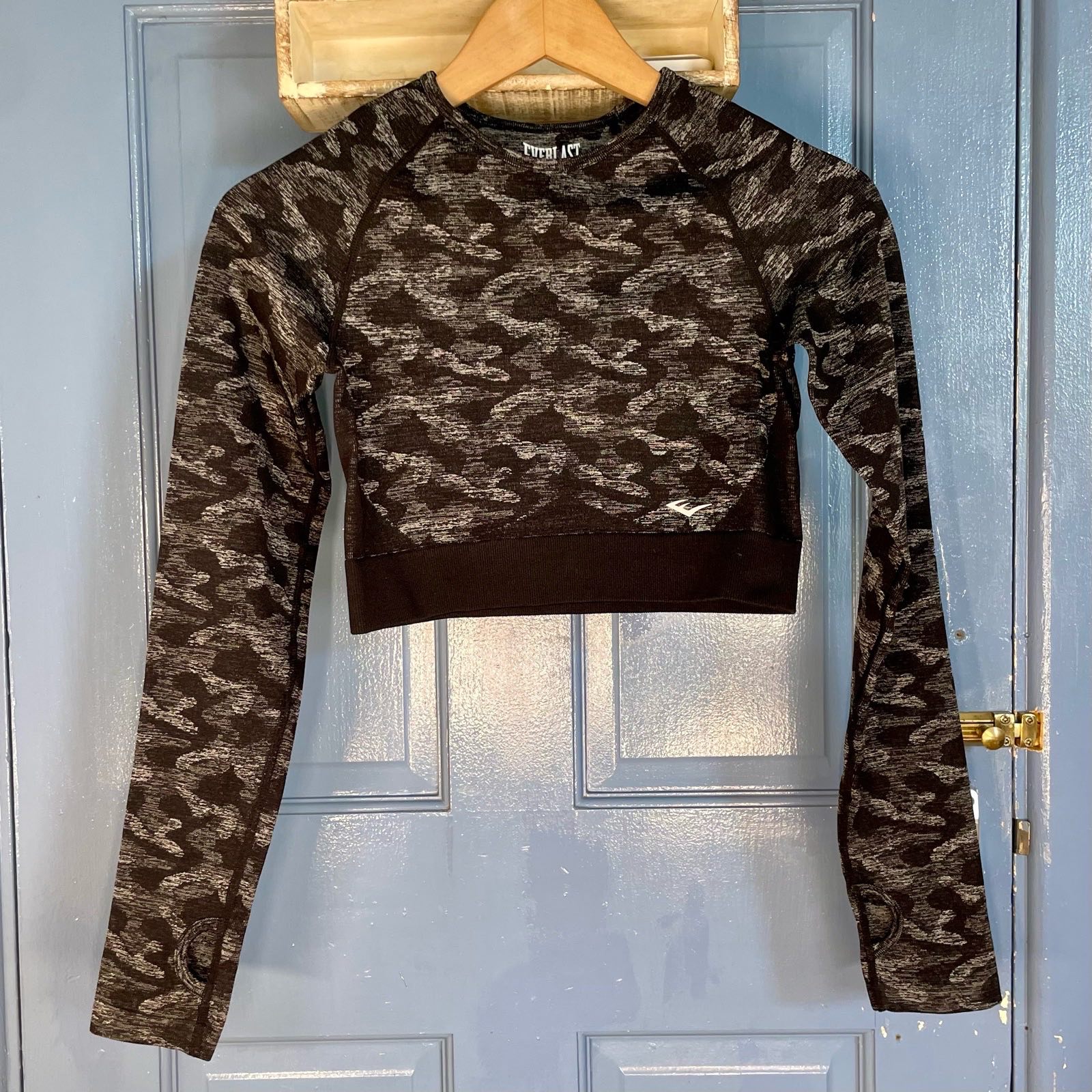 Everlast UK12 Black Grey Camo Seamless Cropped Gym Top Long Sleeve