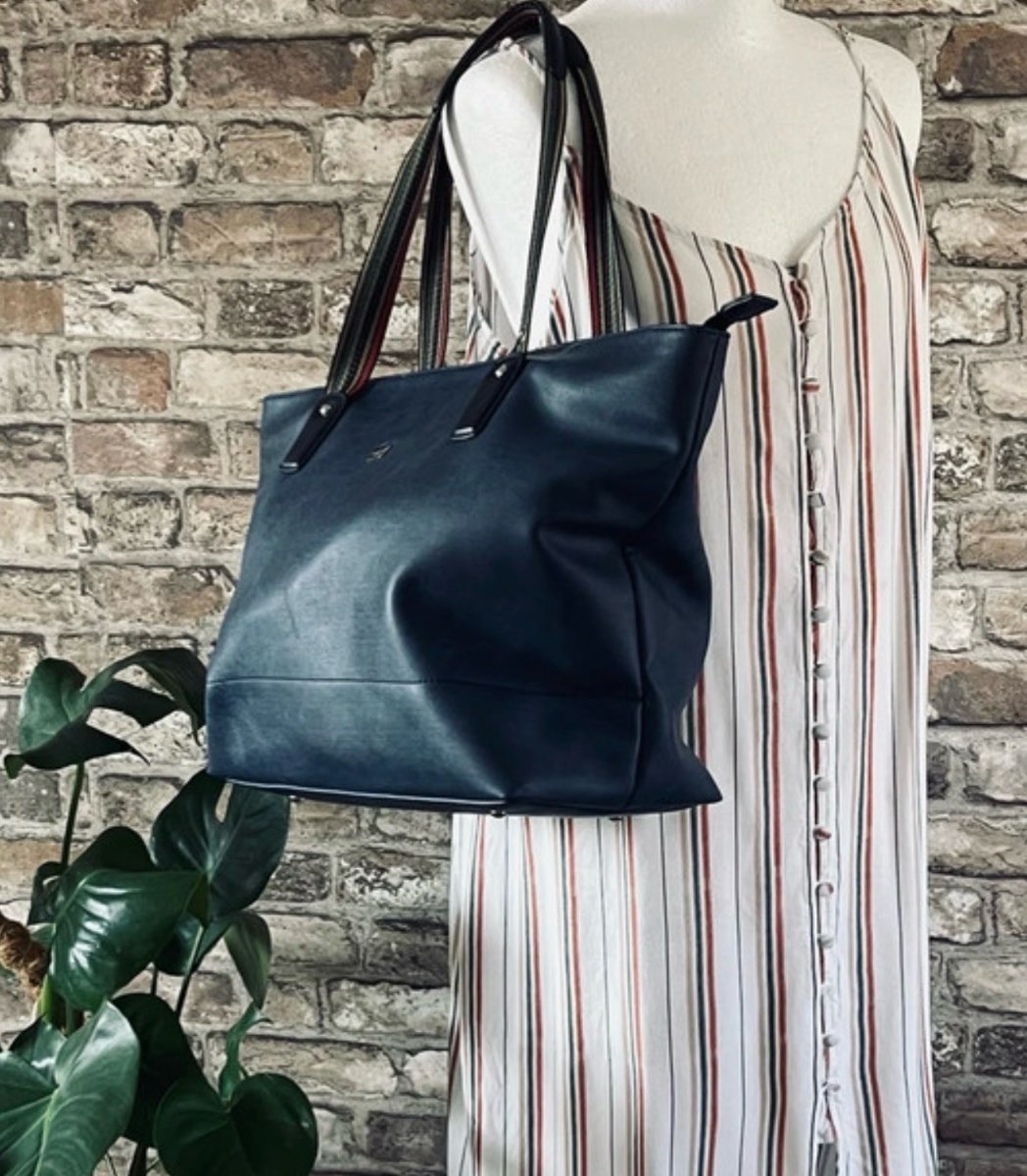 David Jones Faux Leathet Large Bag Navy Colour Good Cond. Summer Holiday Beach