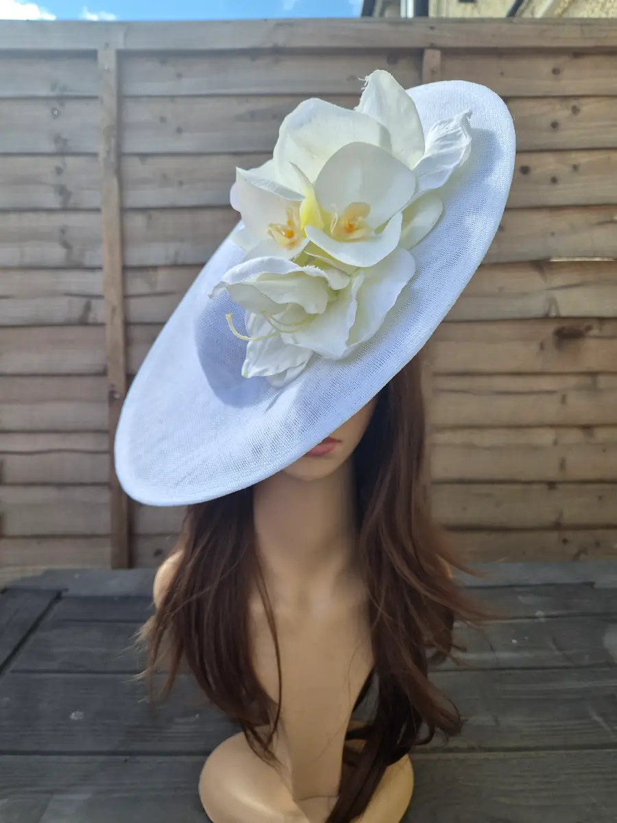 White fascinator with a hint of pale lemon