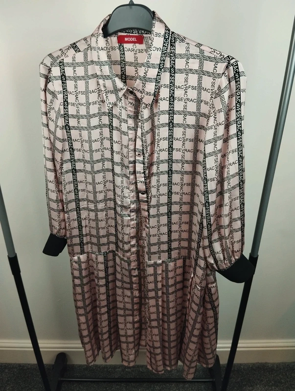 Medium size women pink dress