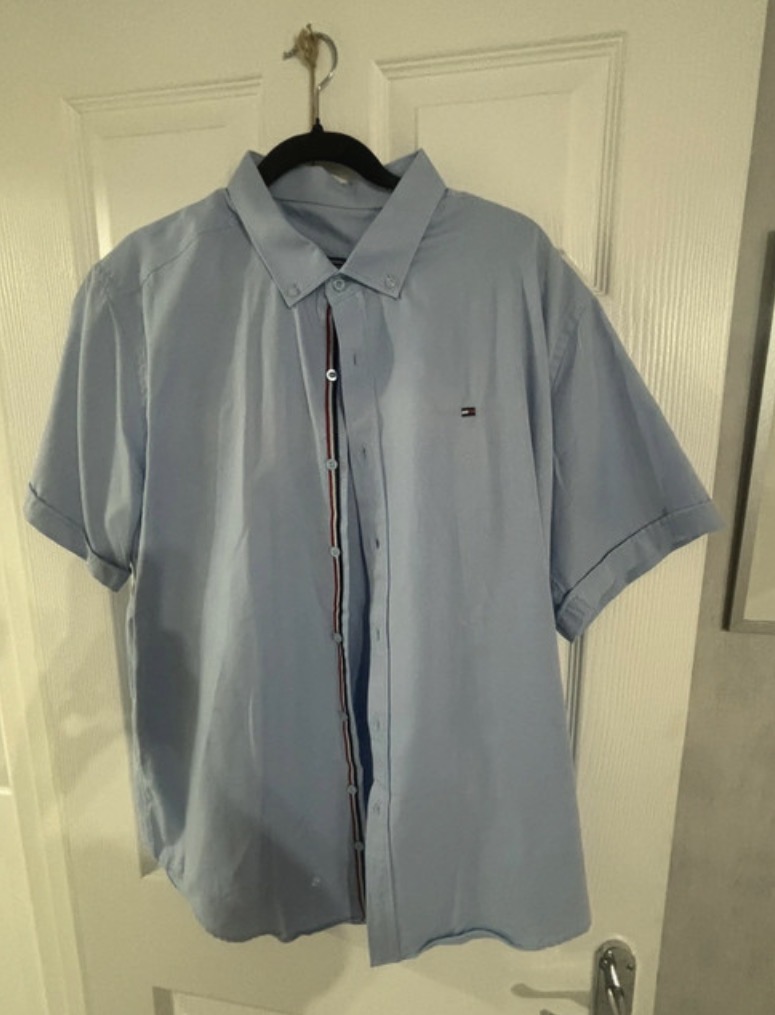Shirt with short sleeves