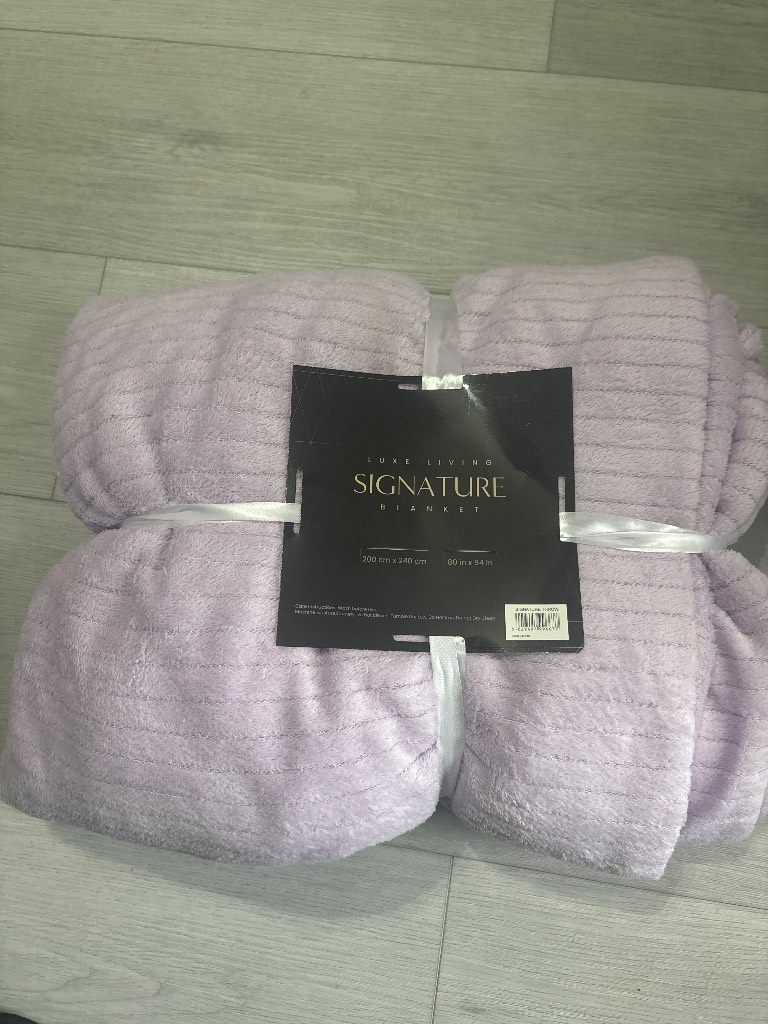 Luxe living Blanket/throw