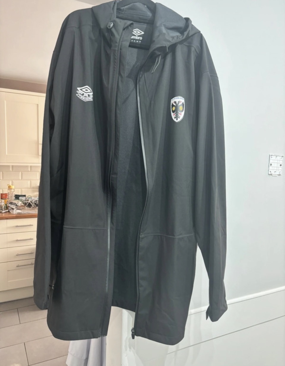 Windbreaker/raincoat
