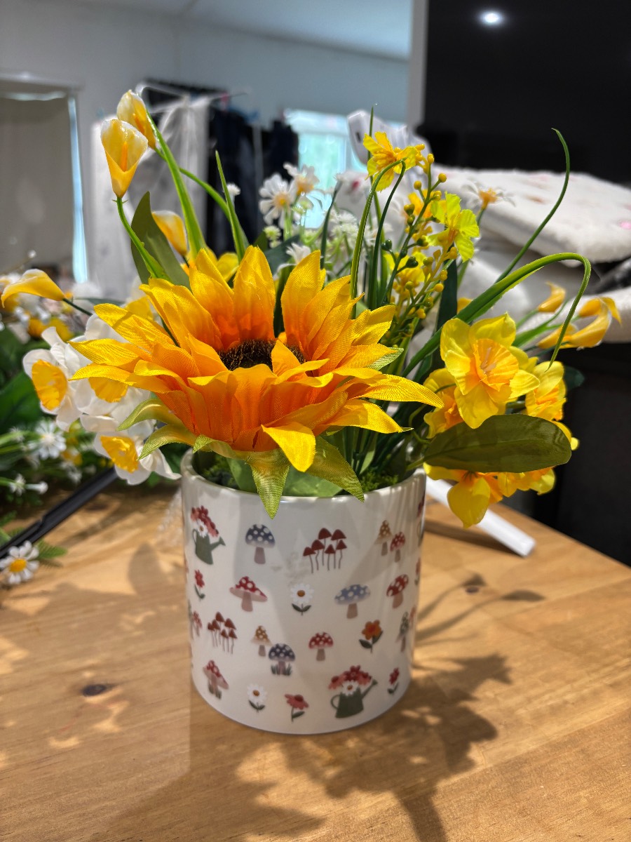 New - Beautiful Artificial Sunflower & Wildflower Arrangement in Mushroom Ceramic Pot