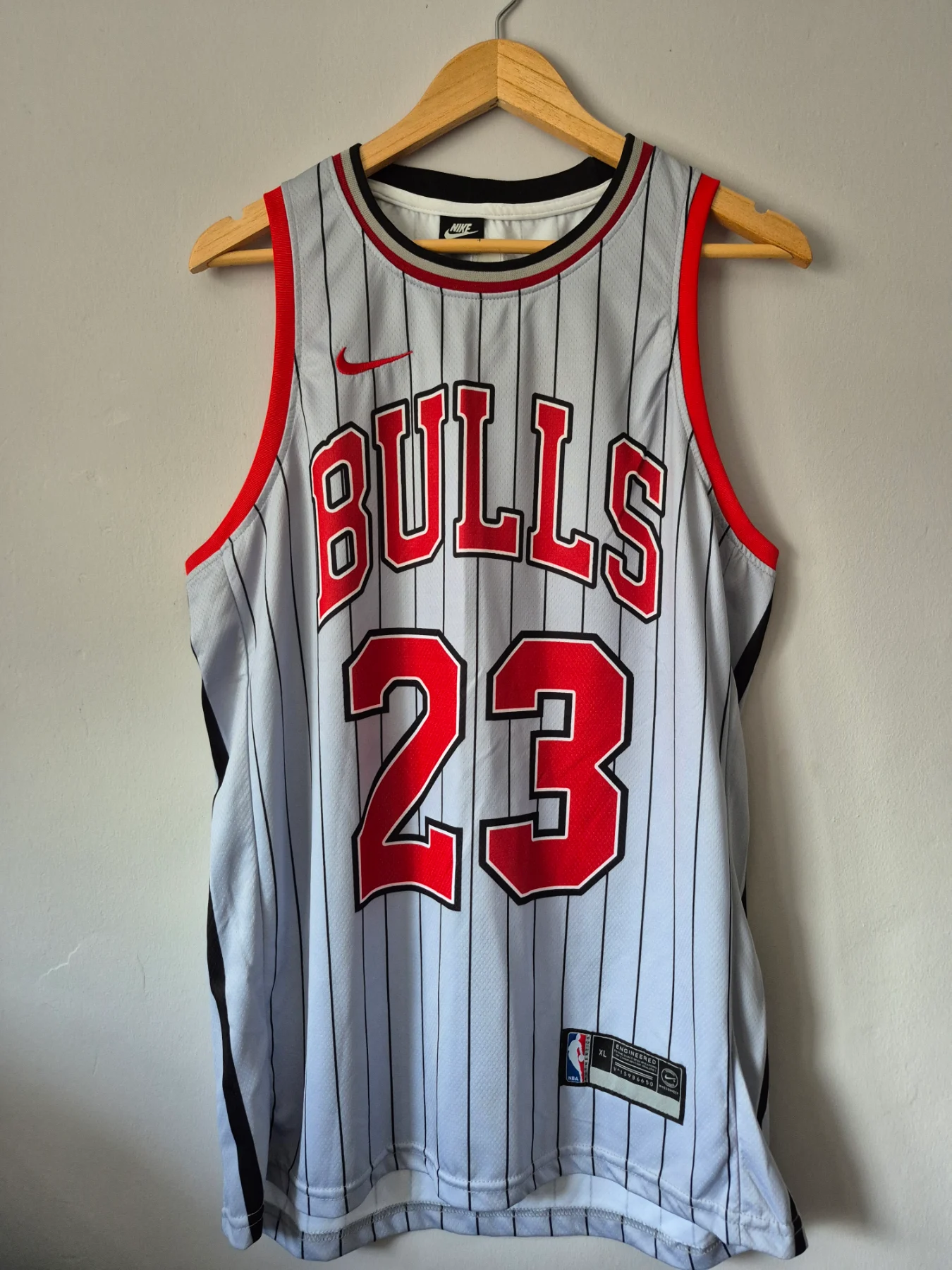 Nike Chicago Bulls Michael Jordan #23 NBA Jersey – Men's XL – Excellent Condition