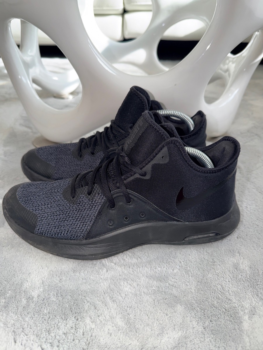Nike Air Versitile III Men's Mid-Top Basketball Trainers Black UK 8.5 EU 43